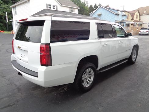 Used 2018 Chevrolet Suburban 4WD LT image 2