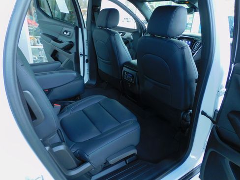 Used 2023 Chevrolet Traverse LT image 22