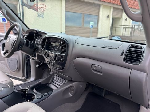 Used 2006 Toyota Sequoia SR5 image 32