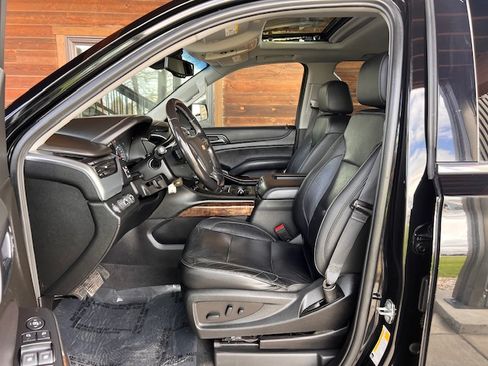 Used 2020 Chevrolet Suburban LT image 9