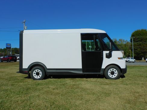 New 2025 Chevrolet Brightdrop 400 image 10