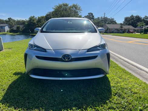 Used 2019 Toyota Prius Limited image 2