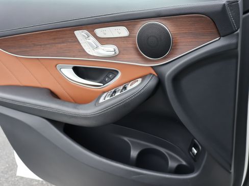 Used 2022 Mercedes-Benz GLC 300 image 19