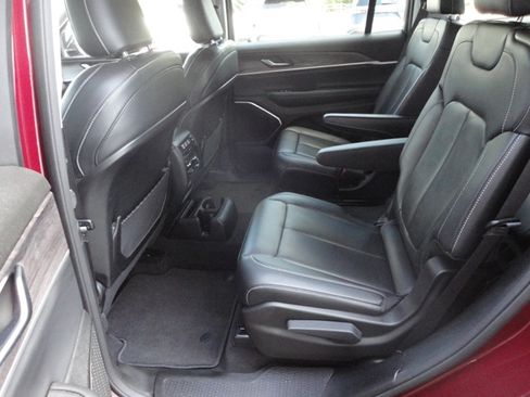 Used 2022 Jeep Grand Cherokee L 4WD Limited image 19