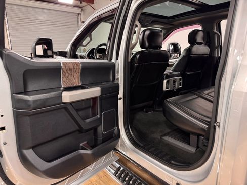 Used 2017 Ford F250 Lariat image 15