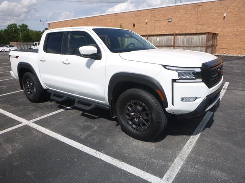 Used 2024 Nissan Frontier 4x4 Crew Cab image 4