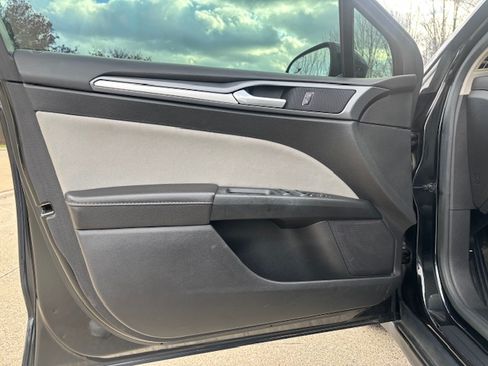 Used 2015 Ford Fusion S image 9