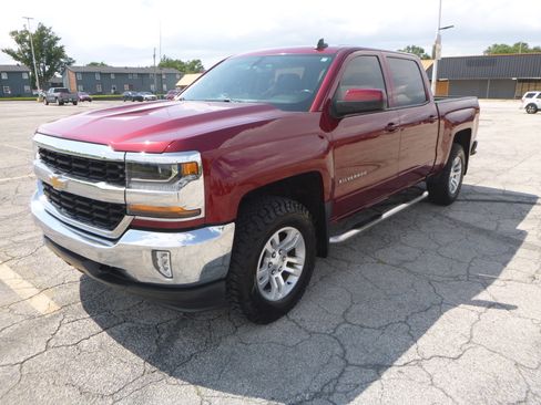 Used 2017 Chevrolet Silverado 1500 4x4 Crew Cab LT image 3