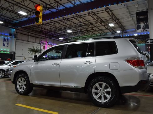 Used 2013 Toyota Highlander SE image 12