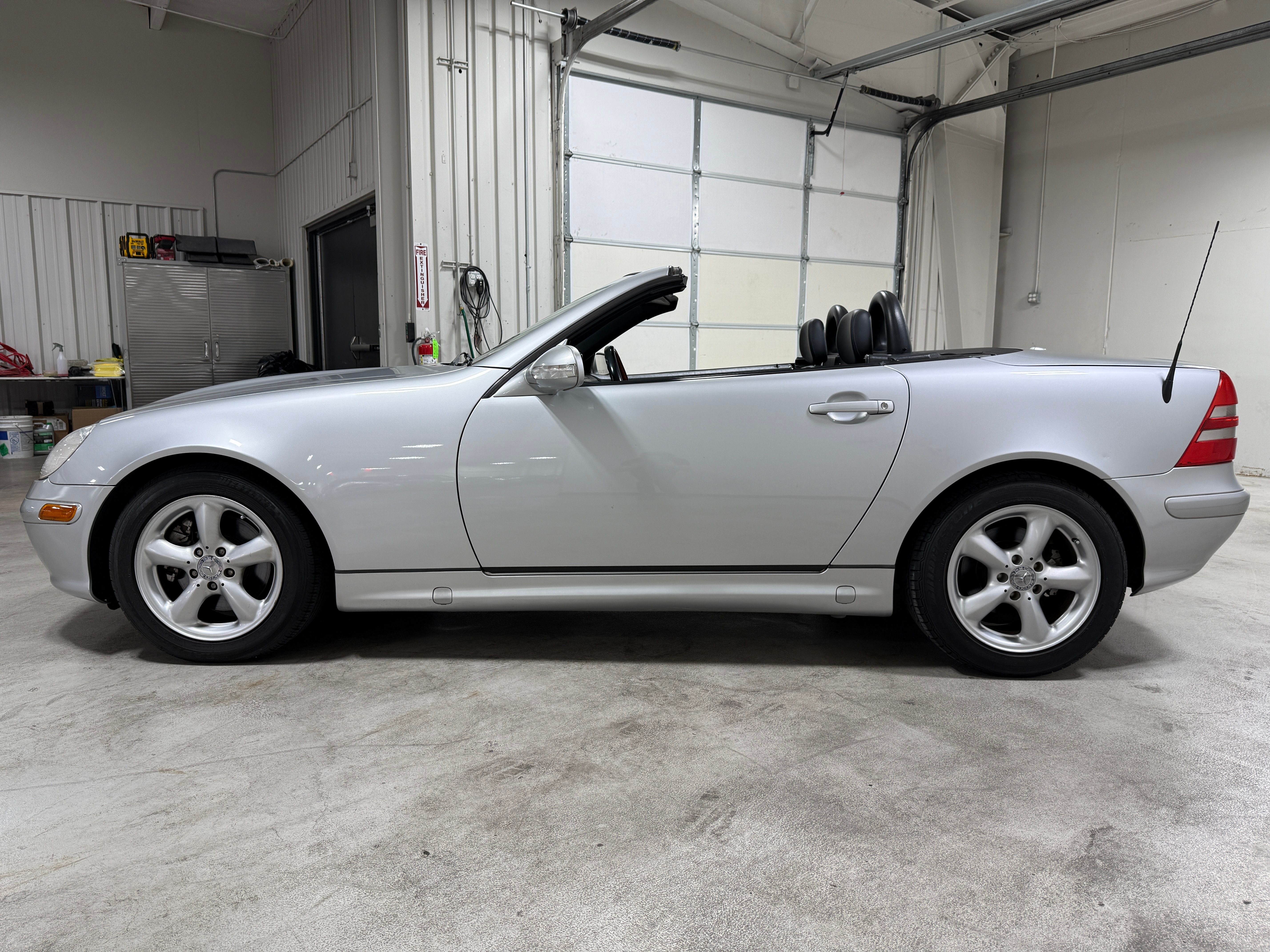 Used 2001 Mercedes-Benz SLK 320 image 9