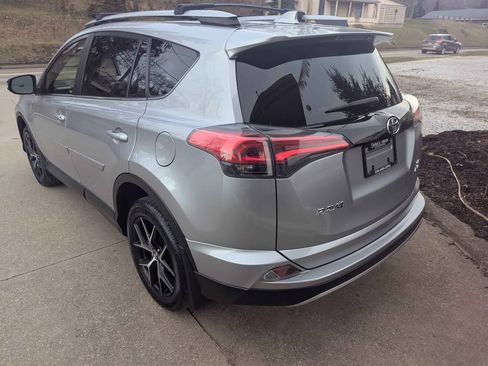Used 2018 Toyota RAV4 SE image 5