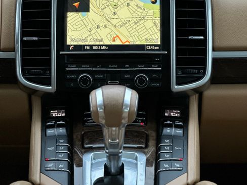 Used 2016 Porsche Cayenne image 24