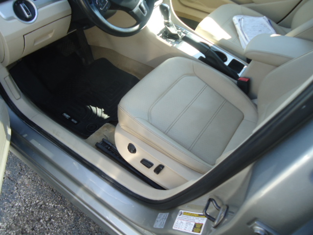 Used 2013 Volkswagen Passat TDI SE FWD image 14