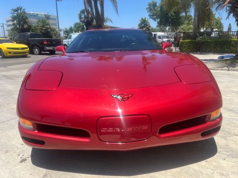 Used 1998 Chevrolet Corvette Coupe RWD image 13