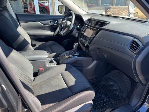 Used 2017 Nissan Rogue SV image 9
