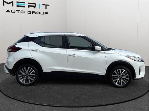 Used 2023 Nissan Kicks SV image 10