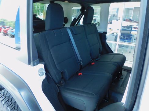 Used 2019 Jeep Wrangler 4WD Unlimited Sport image 20