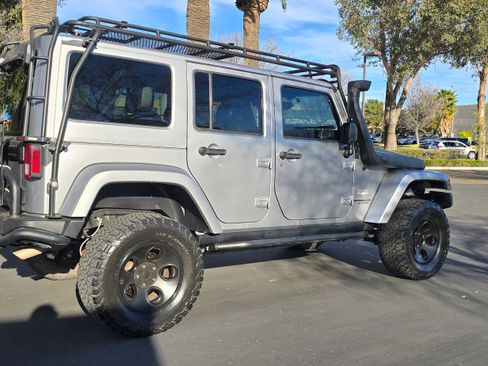 Used 2015 Jeep Wrangler Unlimited Sahara w/ Altitude image 7