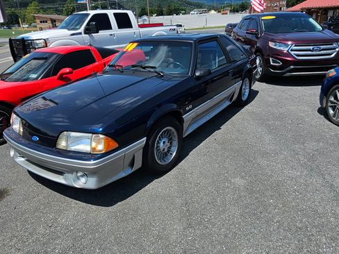 Used 1990 Ford Mustang GT Hatchback RWD image 2