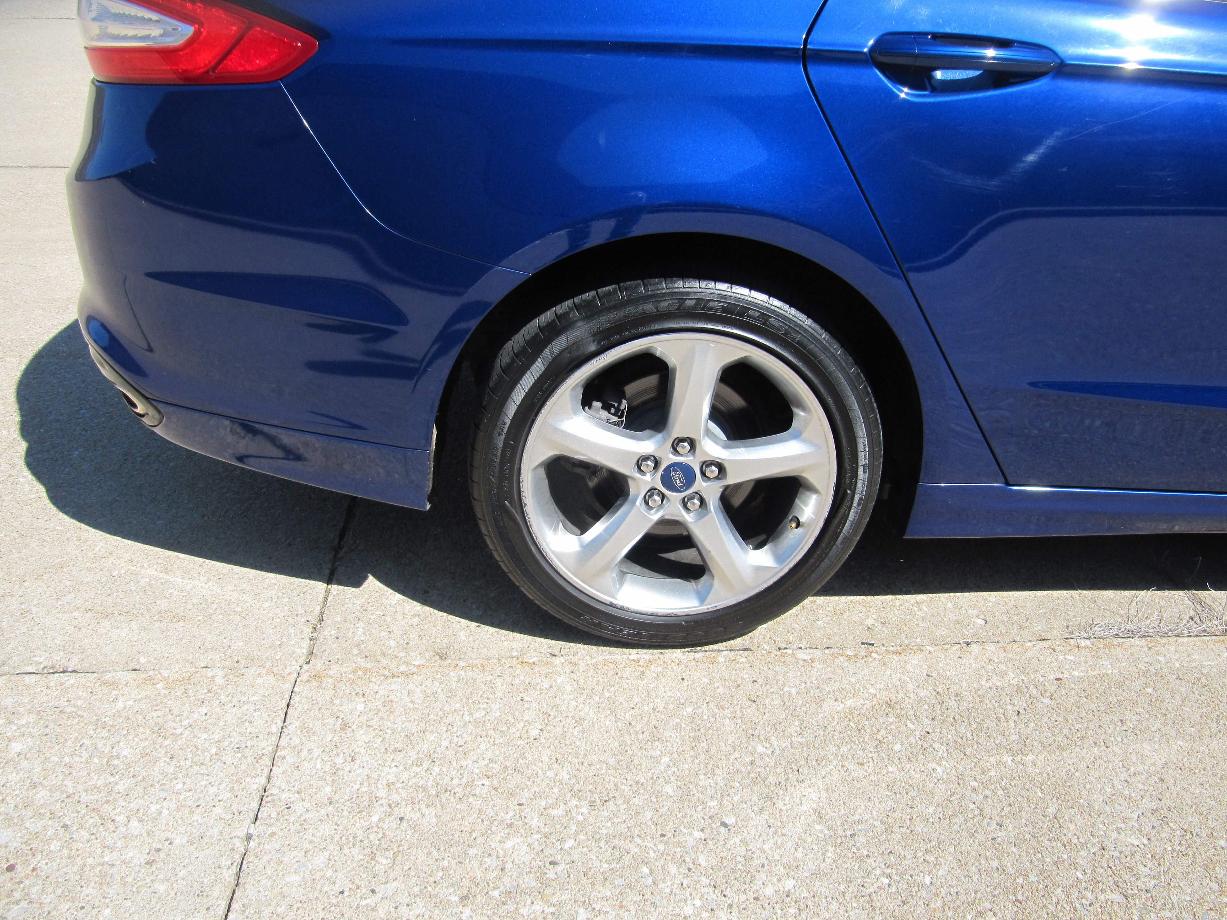 Used 2015 Ford Fusion SE FWD image 6