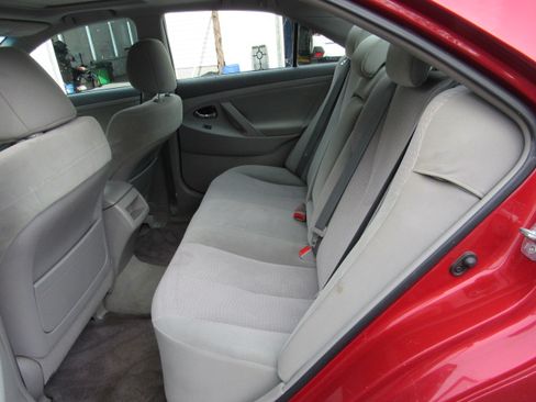Used 2011 Toyota Camry LE Sedan FWD image 14