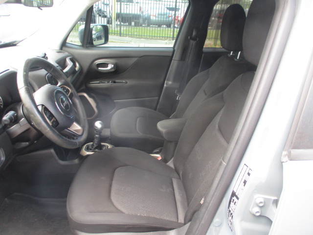 Used 2016 Jeep Renegade Latitude FWD image 20
