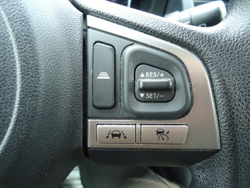 Used 2017 Subaru Forester 2.5i Premium AWD/4WD image 16