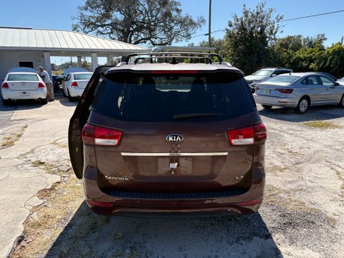 Used 2016 Kia Sedona LX image 5