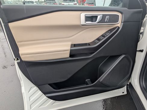 Used 2020 Ford Explorer XLT image 18