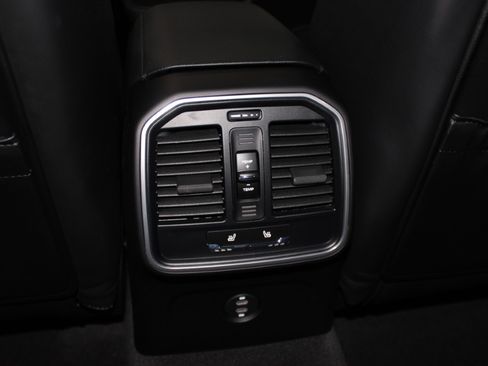 Used 2023 Porsche Macan UNAVAIL AWD/4WD image 39