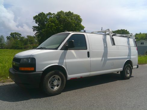 Used 2023 Chevrolet Express 2500 LS image 5