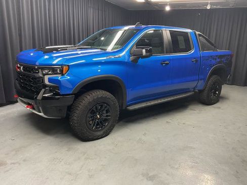 Used 2025 Chevrolet Silverado 1500 ZR2 image 2