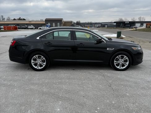 Used 2015 Ford Taurus SEL image 2