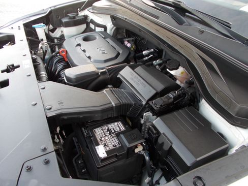 Used 2020 Hyundai Santa Fe SE image 14