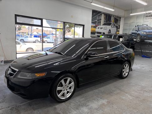 Used 2005 Acura TSX w/ Navigation FWD image 2