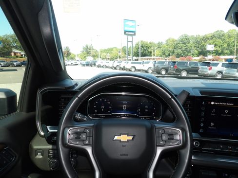 Used 2025 Chevrolet Silverado 2500 4x4 Crew Cab High Country image 2
