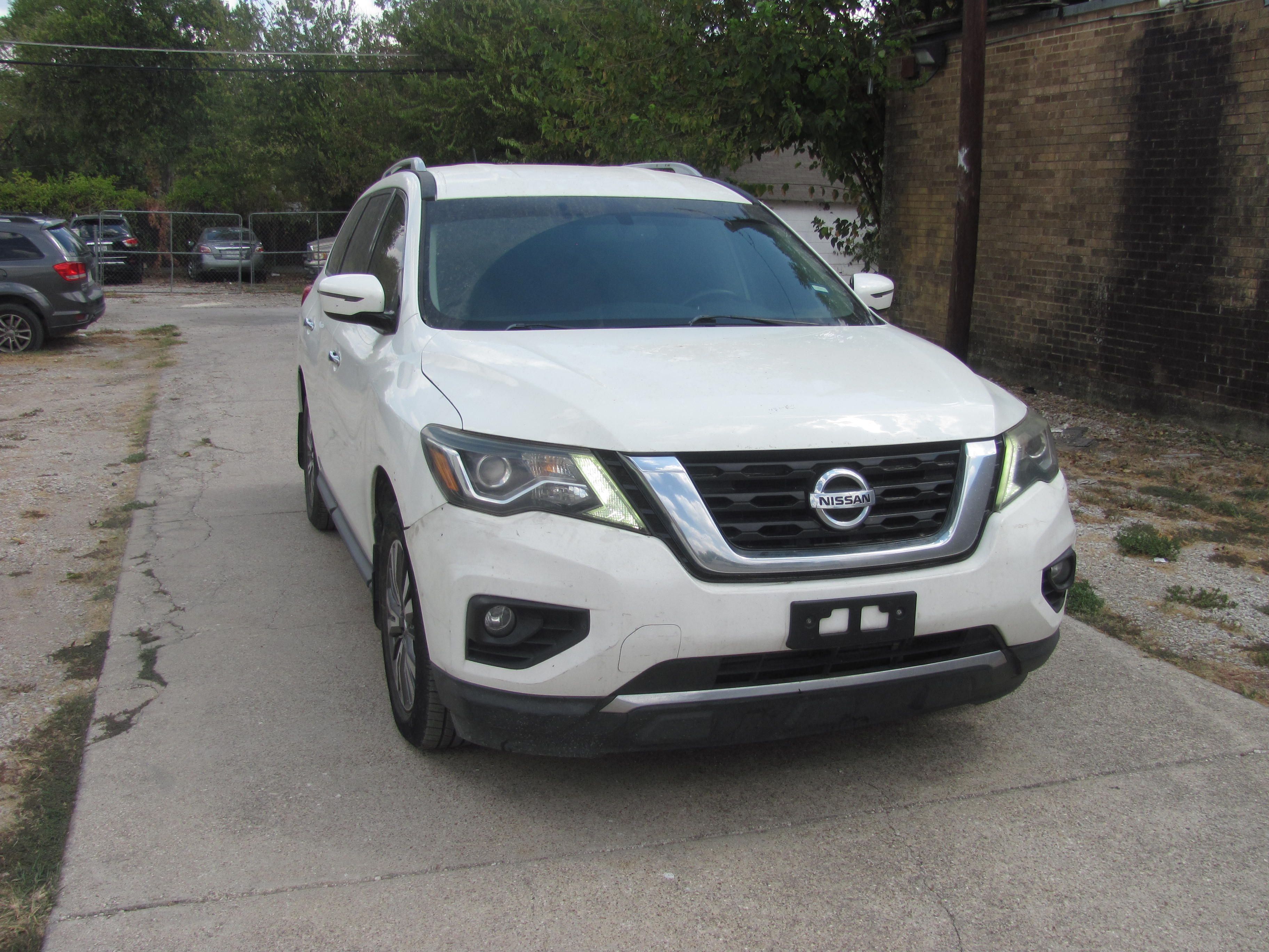 Used 2017 Nissan Pathfinder FWD image 2