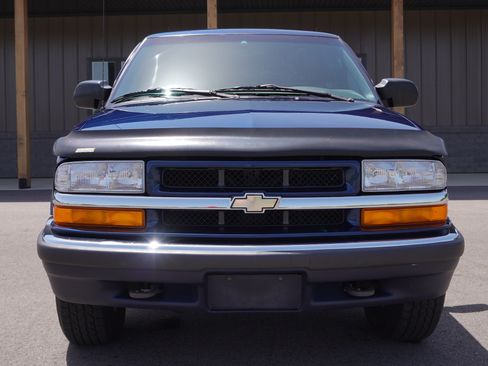 Used 2001 Chevrolet Blazer 4WD 4-Door image 3