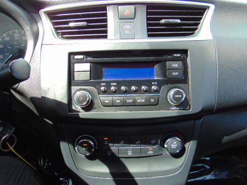 Used 2016 Nissan Sentra S image 13