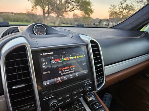 Used 2018 Porsche Cayenne GTS image 12