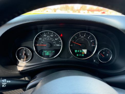 Used 2014 Jeep Wrangler Unlimited Sahara image 13