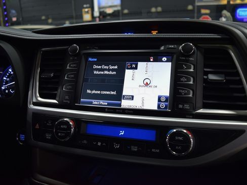 Used 2017 Toyota Highlander Limited image 29