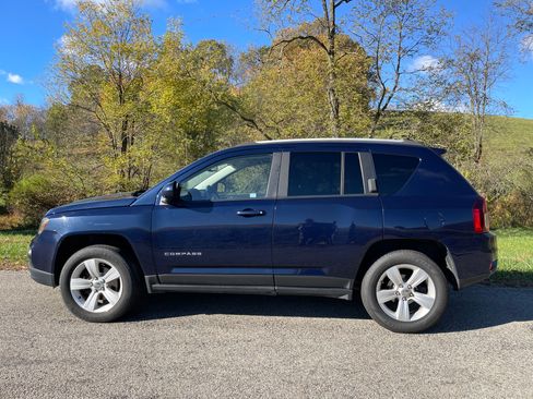 Used 2017 Jeep Compass Latitude image 5