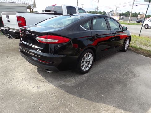 Used 2019 Ford Fusion SE FWD image 3