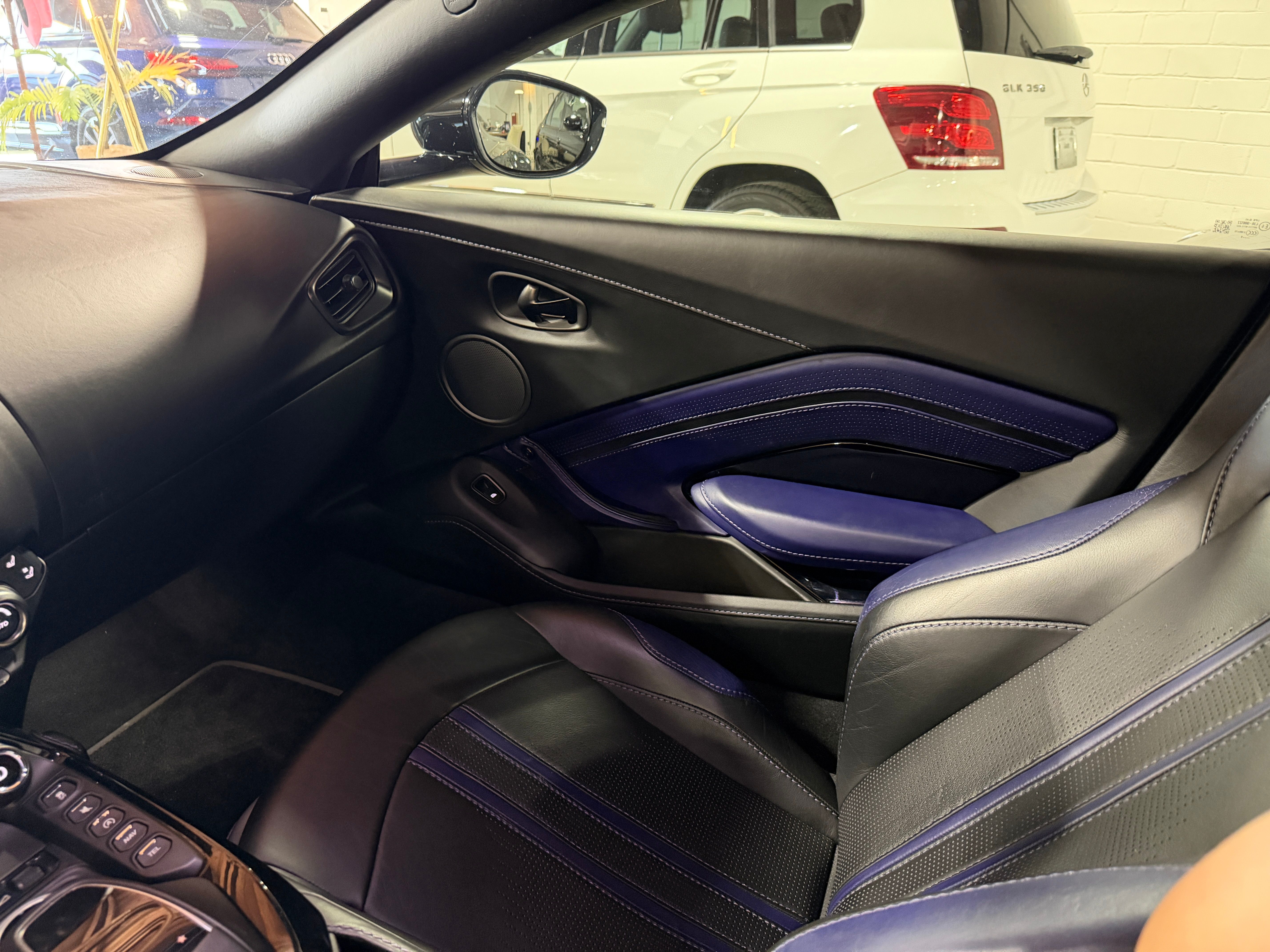 Used 2019 Aston Martin V8 Vantage Coupe RWD image 32