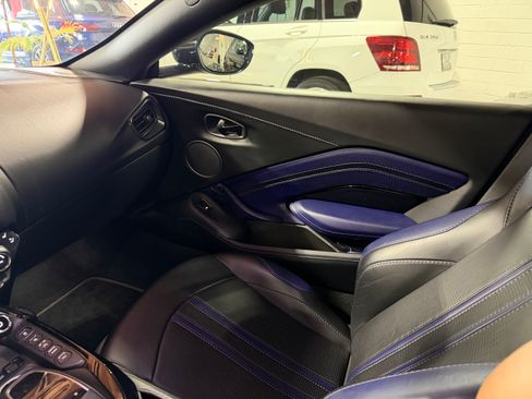 Used 2019 Aston Martin V8 Vantage Coupe RWD image 32