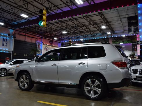 Used 2013 Toyota Highlander Limited FWD image 12