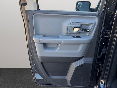 Used 2017 RAM 1500 Classic SLT image 28