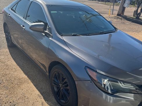 Used 2017 Toyota Camry image 7