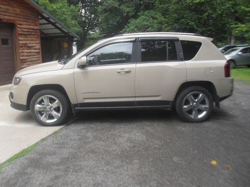 Used 2016 Jeep Compass 4WD Latitude image 5